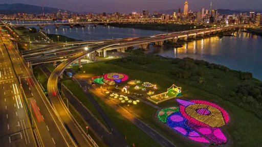 走春趣|上萬花卉光雕點綴三重鴨鴨公園 巨型小鴨彈珠台輕鬆溜小孩