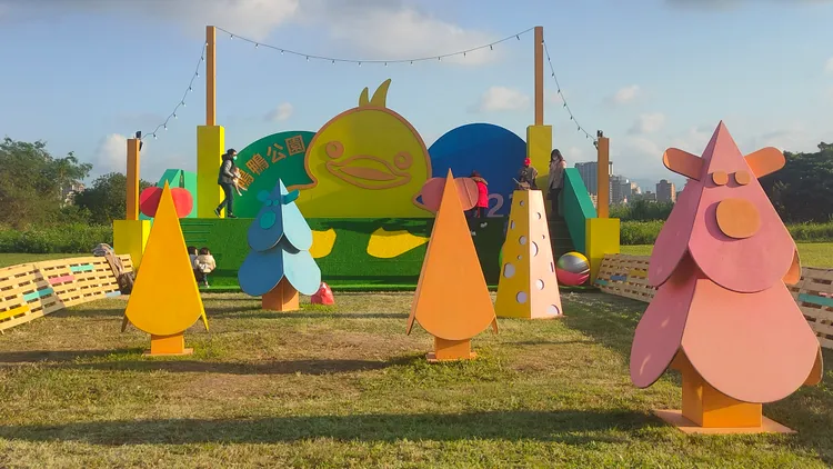 巨型彈珠檯讓你親身體驗真人彈珠台。黃子騰攝