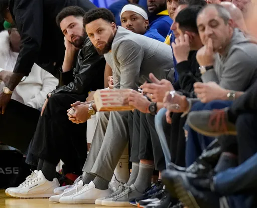 湯普森左膝不適臨陣換將 勇士浪花兄弟同場缺席不敵魔術