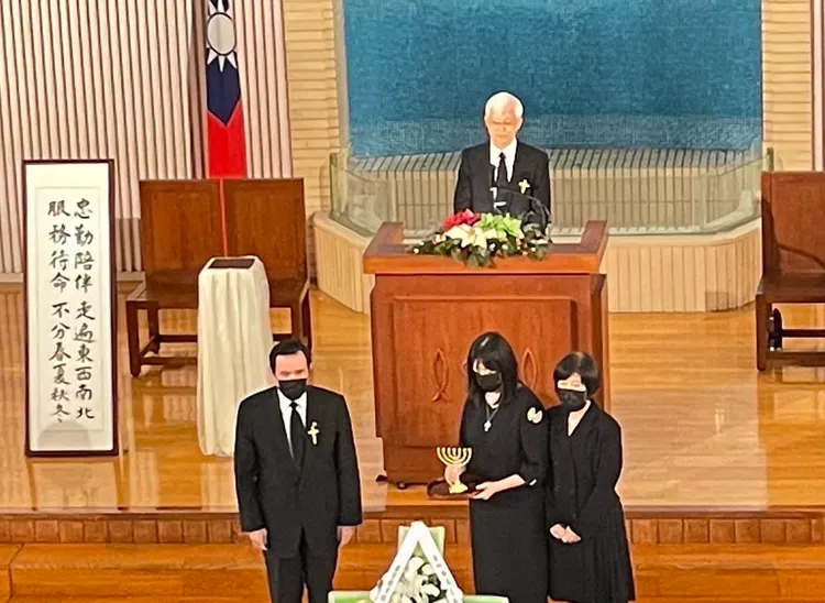 馬英九也到場頒贈終榮禮給黃義交的女兒。民眾提供