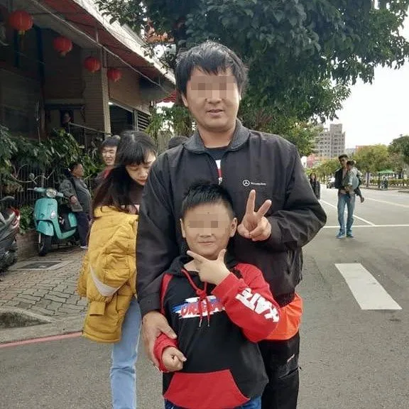 陳家大兒子案發時在嘉義送貨，11歲兒子不幸喪生火窟。翻攝大兒子臉書