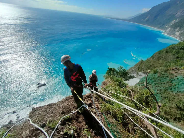 蘇花預計1/15下午5時完成搶通。公路總局提供