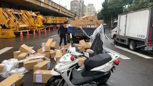 一個Move掉滿地!未綁牢車斗貨物釀禍 北市駕駛恐吃1.8萬罰鍰