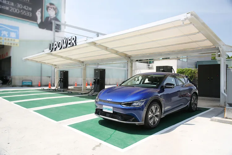 U-POWER X Kia 攜手合作提供 2023 年式 EV6 新車主無限超高速充電體驗。業者提供