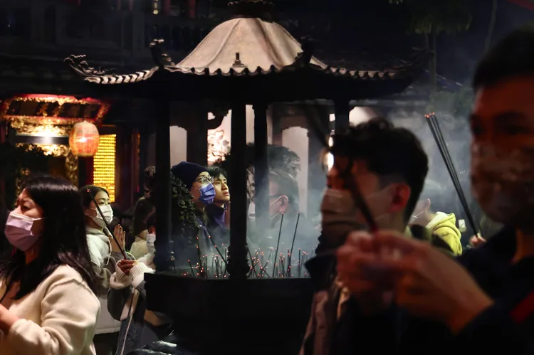 保安宮五谷籤建議，做投資要把握「春天」。林林攝