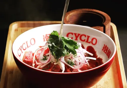 「黔園川菜」富少販毒被逮!住家曾遭連開15槍 返台創河粉名店