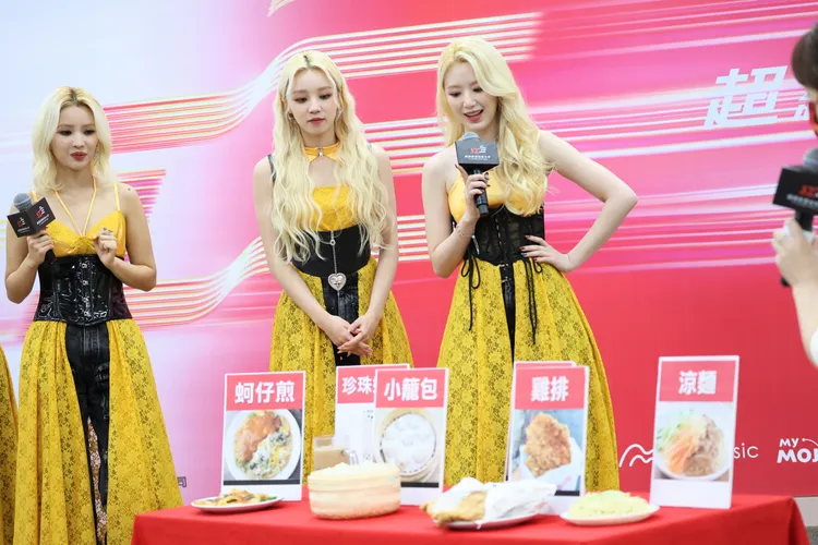 (G)I-DLE玩夜市遊戲打彈珠，品嘗寶島小吃。讀者提供