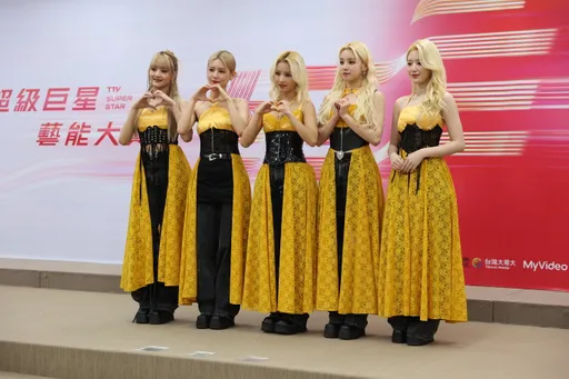 (G)I-DLE開心到「舒華故鄉」體驗打彈珠 被討紅包秀標準中文吐槽