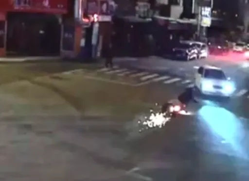 汽車路口搶快左轉 影片曝光!18歲男騎士煞車不及猛撞慘死