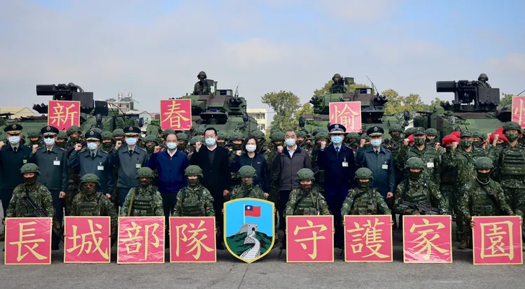 蔡英文代表國人感謝國軍部隊的付出。林林攝