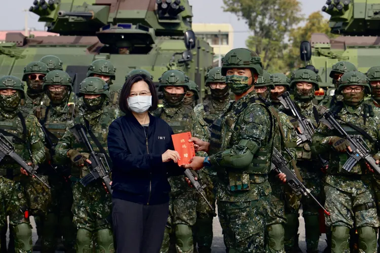 蔡英文慰勉官兵辛勞。林林攝