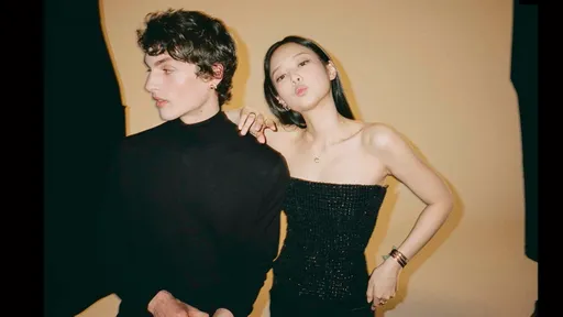 V先不要看！Jennie戴香奈兒「定情戒」親密搭洋男　這樣可以嗎？