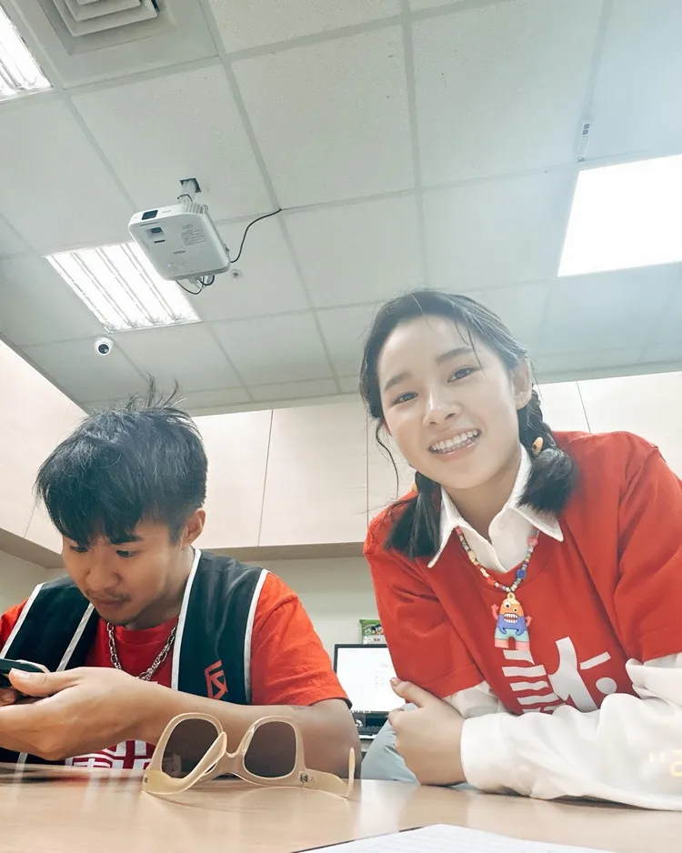 盧以恩（右）會和屁孩聊心事。翻攝盧以恩臉書