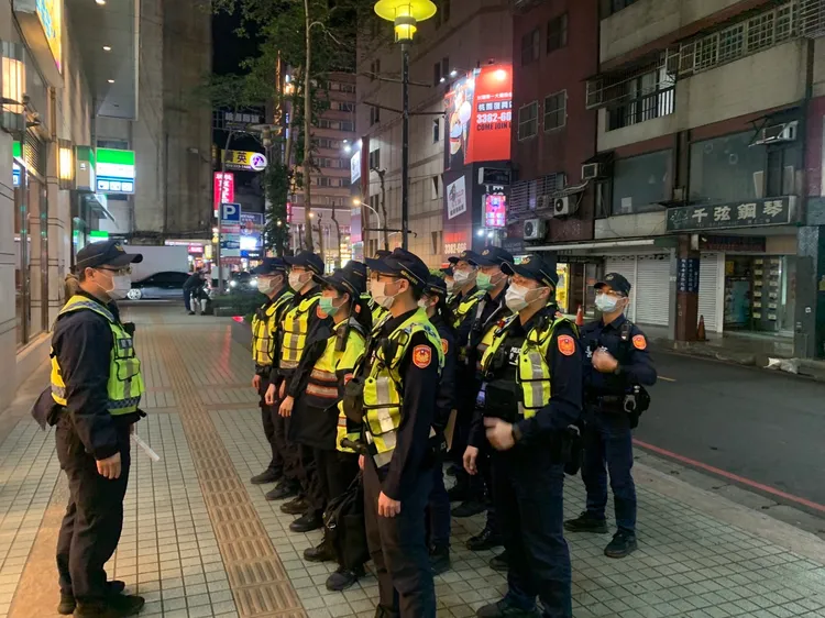 桃園警方實施威力掃蕩。桃園警分局提供