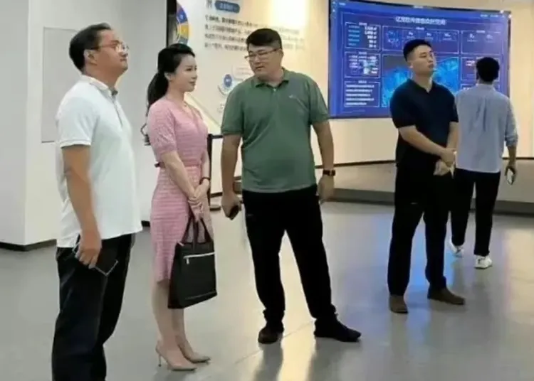 「江南絕色佳人」戴璐外出公幹，各地官員爭相隨侍，熱心服務。翻攝微博/揚州市廣陵區