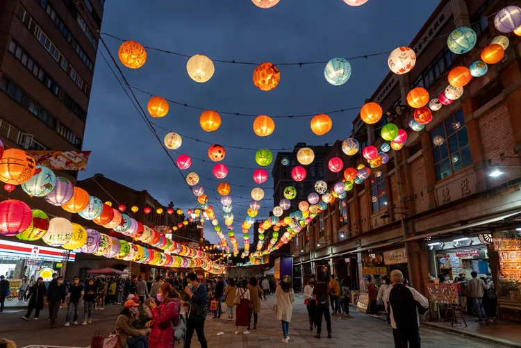 台北晶華酒店特別攜手「台北迪化商圈發展促進會」與「台北市商業處」以今年主題「過年講究不將就」推出「五星年貨假期」優惠住房專案。台北晶華提供