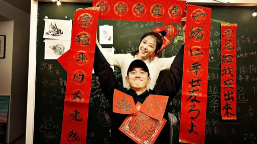 吳慷仁合體邵雨薇「嘿皮兔給的」　黑白寫春聯好有愛