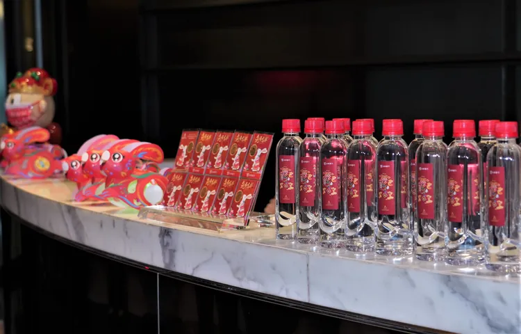 台新銀行提供兔年發財金、開運水與賺錢兔小提燈，祝福客戶金兔年都能發財順利、財運興旺。