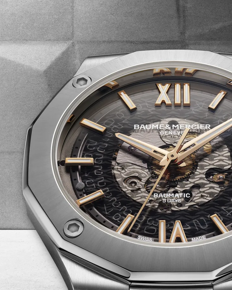 波浪飾紋面盤的8點處藏著兔子的設計。品牌提供