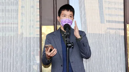 前財政部長逆風不挺發現金 綠委開嗆腦袋不清楚