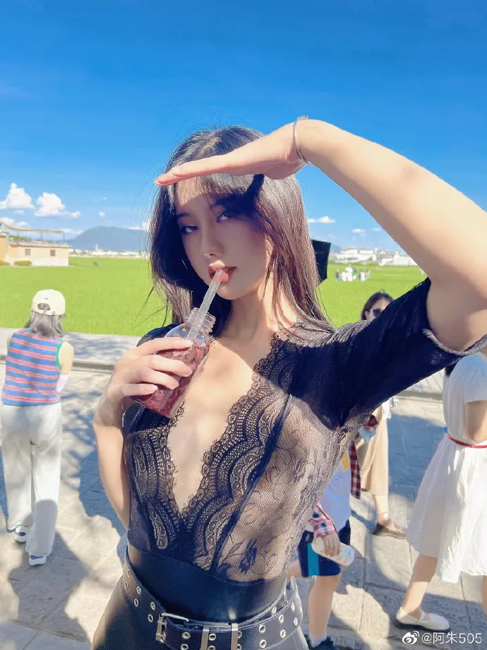 網紅阿朱。翻攝自微博/阿朱505