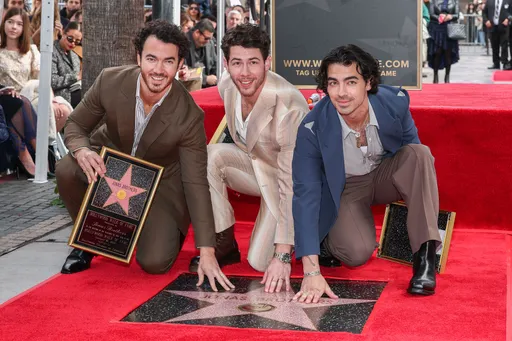 強納斯兄弟好萊塢星光大道留名 老么尼克愛女萌樣首曝光