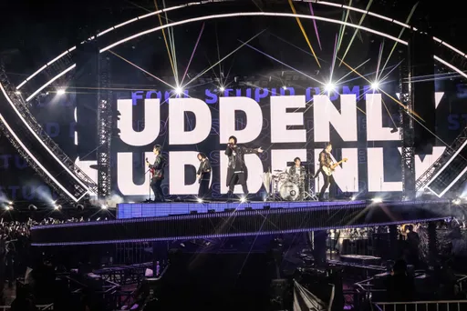 五月天追憶過世幕後英雄　桃園最終場團員淚崩