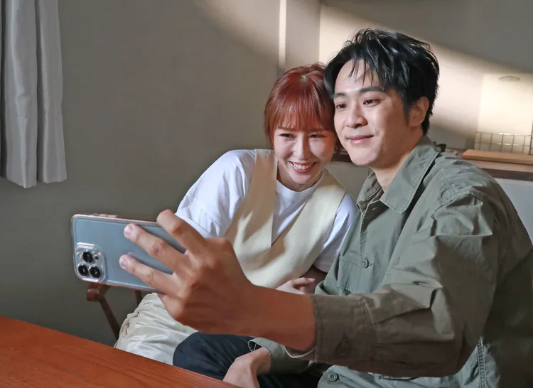 潘嘉麗（右）請來顏毓麟演出對手戲。游手好弦娛樂提供