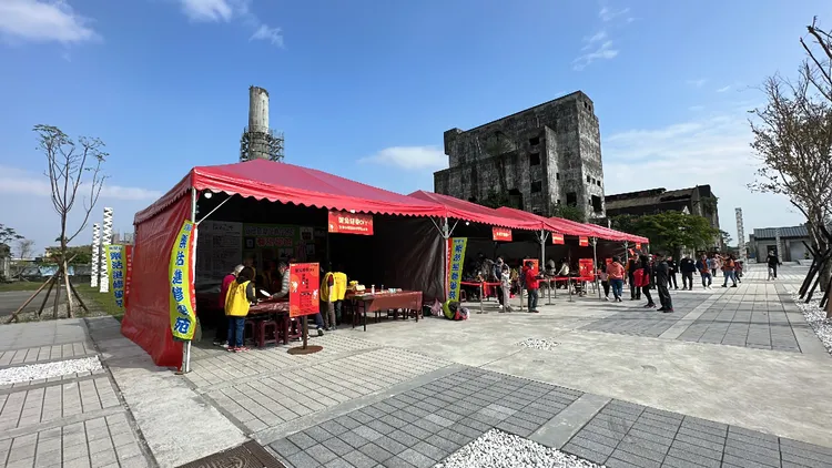 歡樂宜蘭年邁入30周年，今天在中興文創園區舉辦暖身活動，設置多個市集。林泊志攝