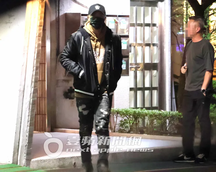 羅志祥（左）收工，急奔小霜生日宴，1小時後，他從日本料理店先離開。特勤中心攝