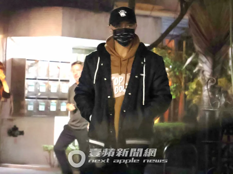 羅志祥身穿《TOP DOG》節目衣服，先離開高檔日本料理餐廳。特勤中心攝