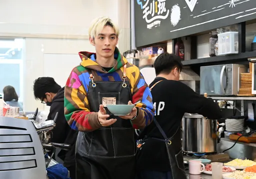 曹佑寧過年不鬆懈 拚自主訓練搶進廚房備料