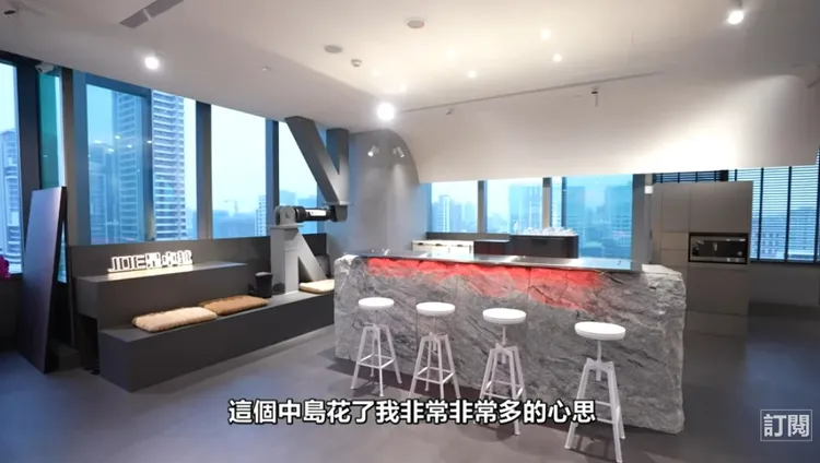 百萬網紅Joeman開箱斥資1200萬打造全新辦公室及攝影棚。翻攝《Joema》的YouTube頻道