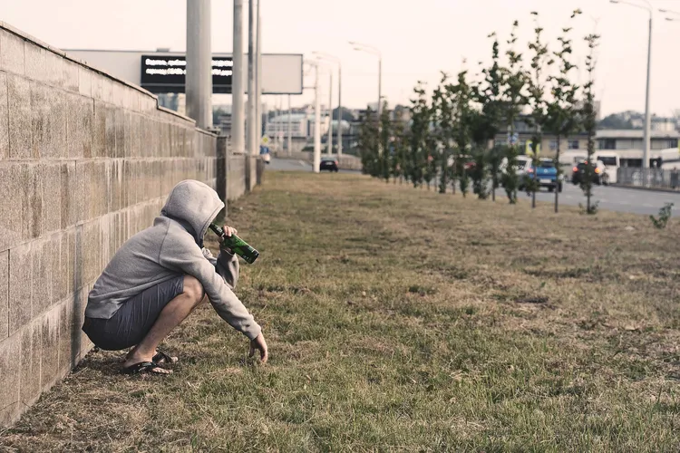 青少年飲酒是諸多因素所致的結果。示意圖，取自Pixabay