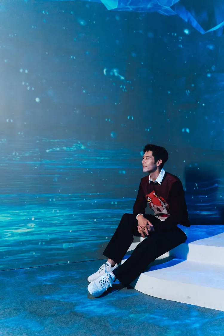 胡宇威前陣子忙實境秀今抽空看展。寬宏提供