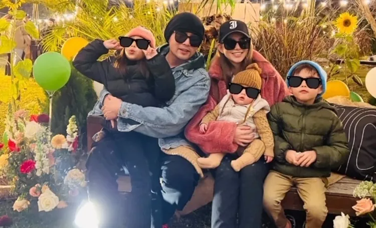 周杰倫一家五口的照片，首度公開曝光了。翻攝昆凌IG