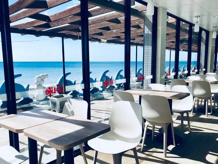 萊爾富枋山海景店。業者提供