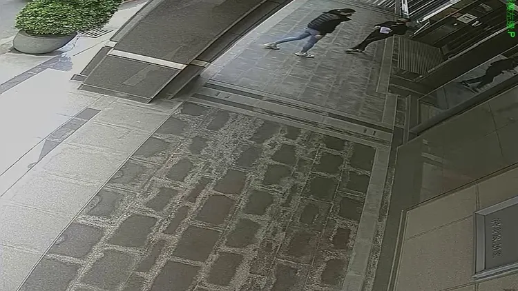 葉女氣沖沖下車準備罵人。爆料人提供