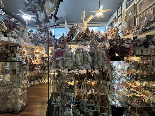 世上最多兔子收藏品　神秘兔窩隱身洛杉磯近郊