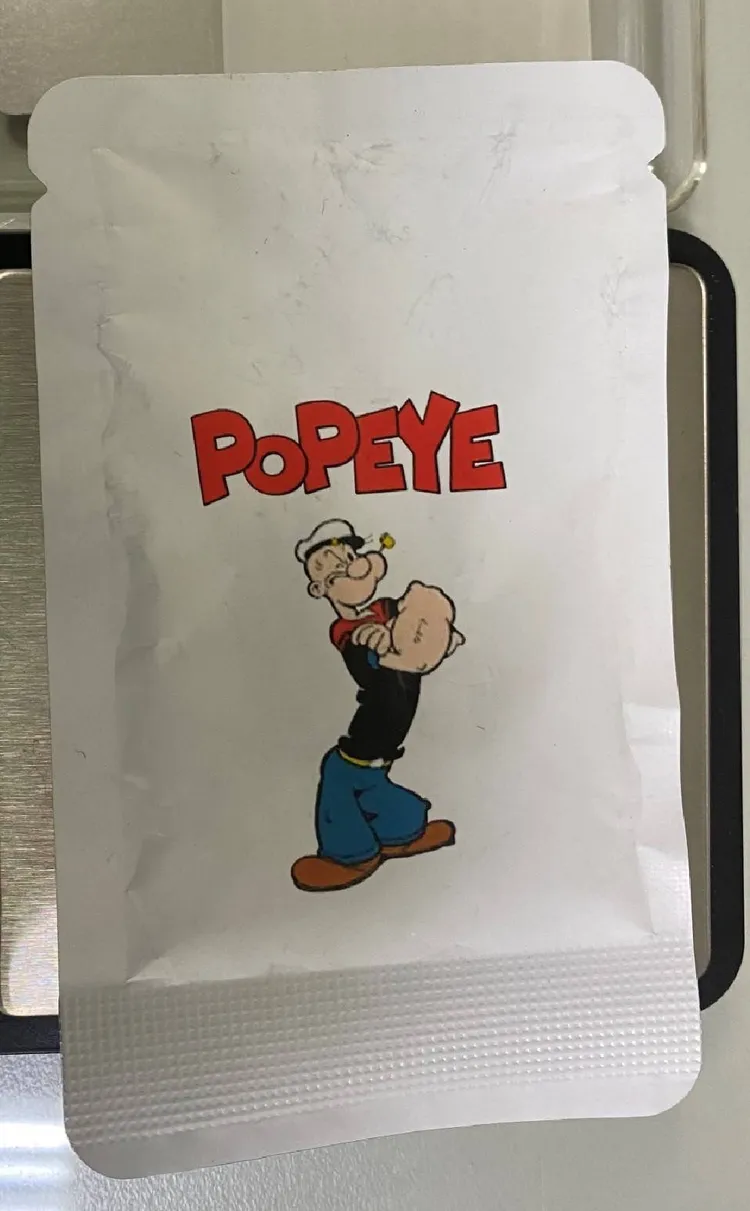 毒咖啡外包裝為卡通大力水手，引起警員注意。警方提供