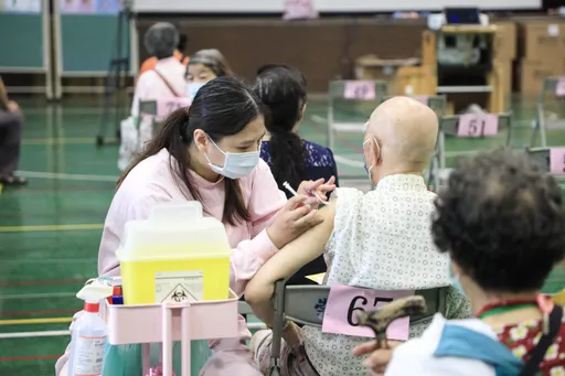 防疫过好年!台中47个长者快打站 提供莫德纳次世代双价