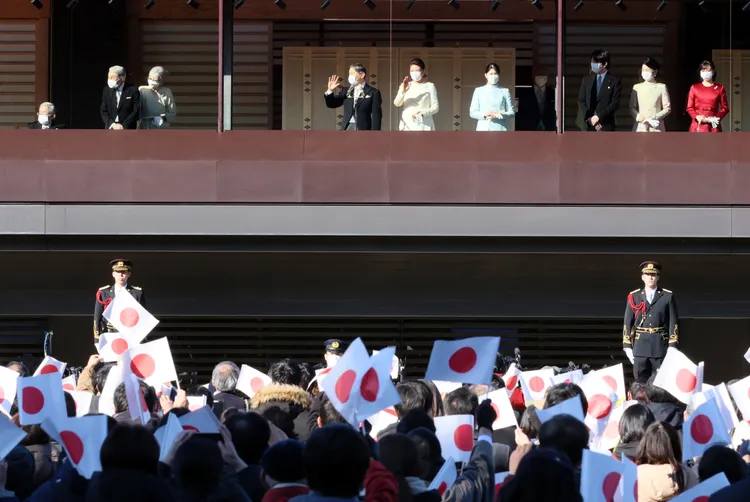 日本皇室家族接受民眾參賀。路透社