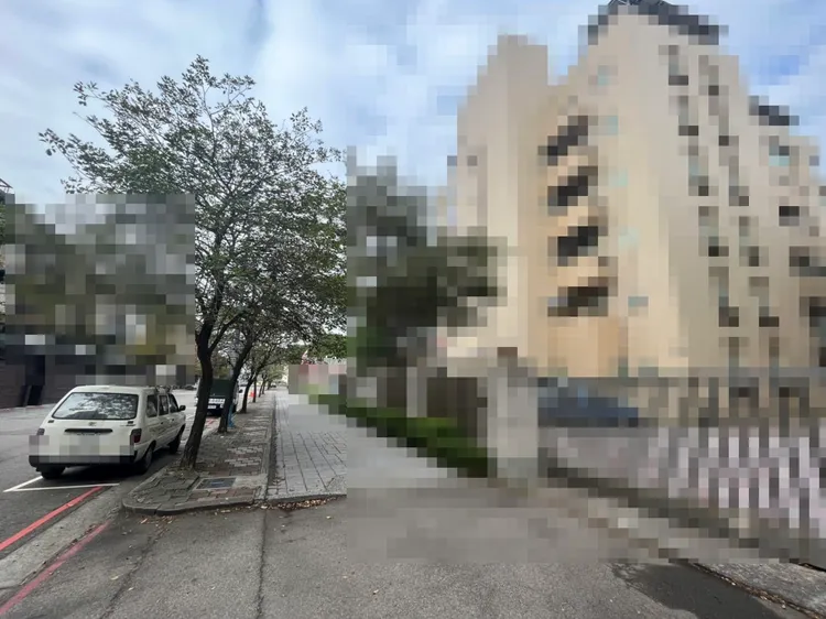 台中市西屯區某中學，下午發生高三學生險從3樓墜落事件，傳與網路ＰＯ文有關。周庭慶攝