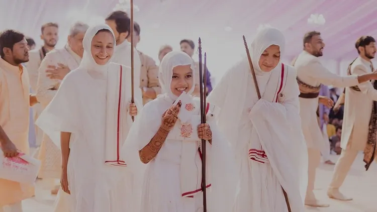 蒂凡希出家成為一名女修士。翻攝自Devanshi Diksha Danam IG