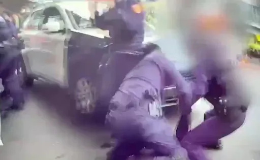 五木酒客大街爛醉亂推人　北市警直接壓制管束