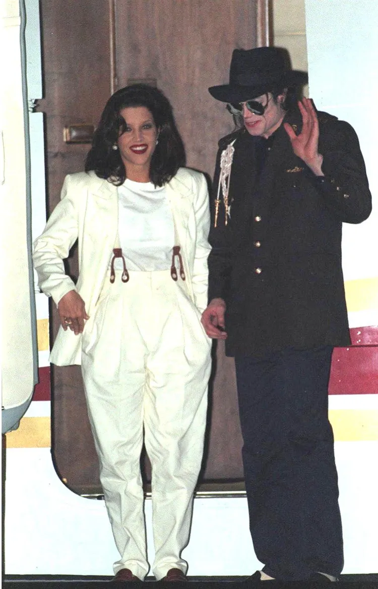 麗莎瑪莉（左）與麥可傑克遜1994年到1996年有婚姻關係。達志