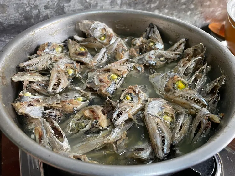 這一鍋魚頭相當驚悚。翻攝林彥君臉書