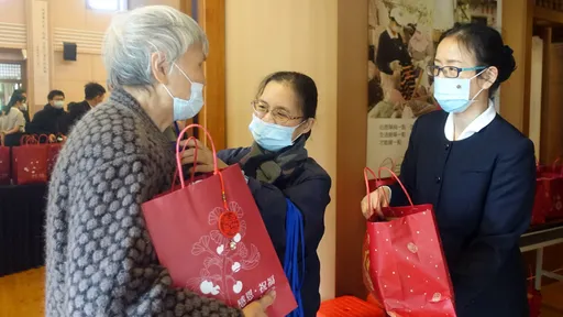 慈濟發放年節物資 寒冬送暖助貧戶過新年