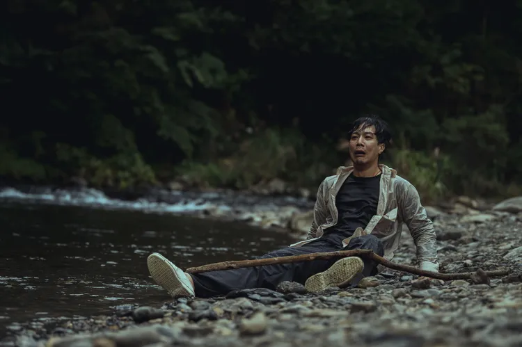 薛仕凌劇中角色壓抑痛苦。Disney+提供