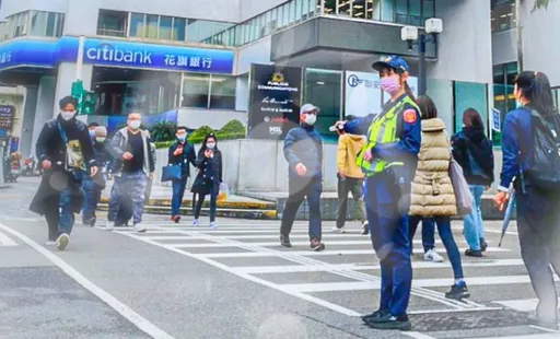 春節將至北市將湧採買車潮　松山警加強交通疏導及違規取締